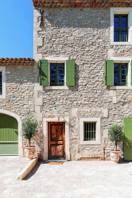 entrée-soleil-maison-alpilles-nemetia